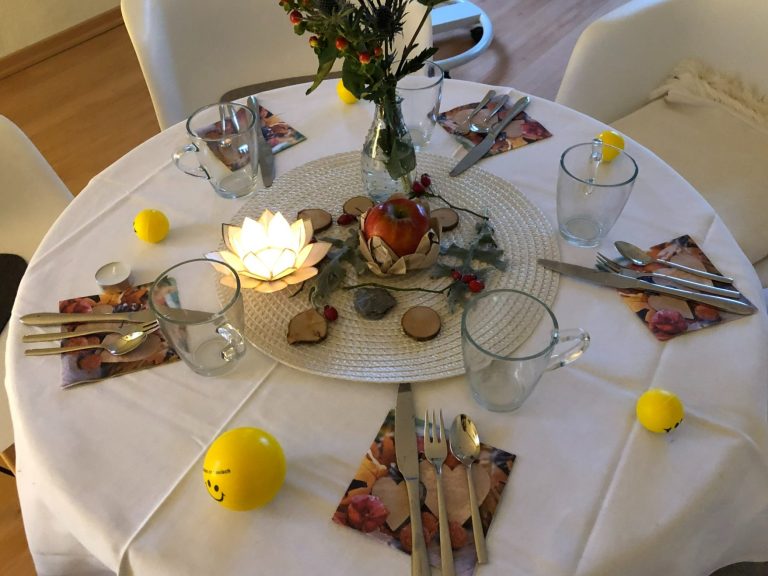 festlich gedeckter Tisch