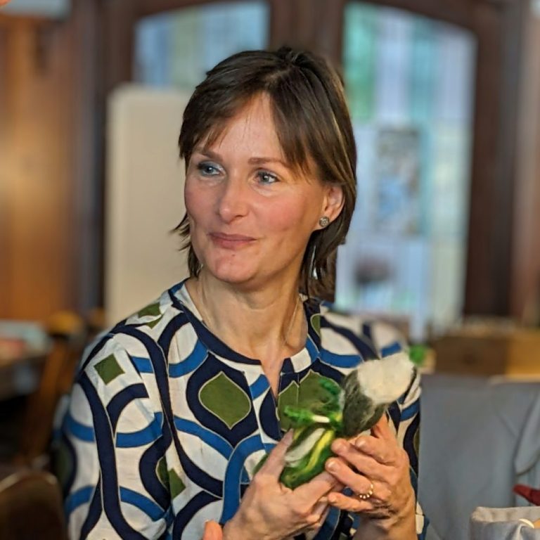 Bild einer Frau im Gespräch, Fastenleiterin Diana
