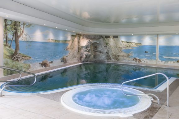 Göhren Rügen Waldhotel SPA Blick in das Schwimmbad